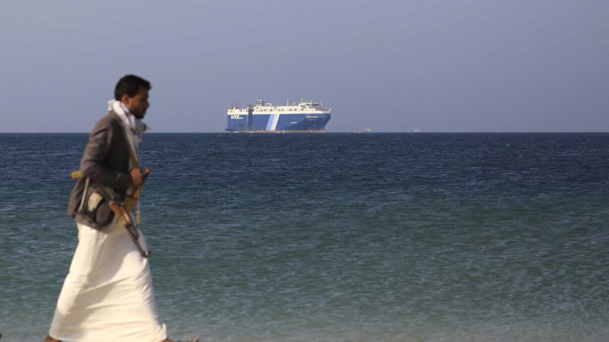 Immagine di Attacco houthi a un cargo diretto in Italia. Israele invia una nave nel Mar Rosso