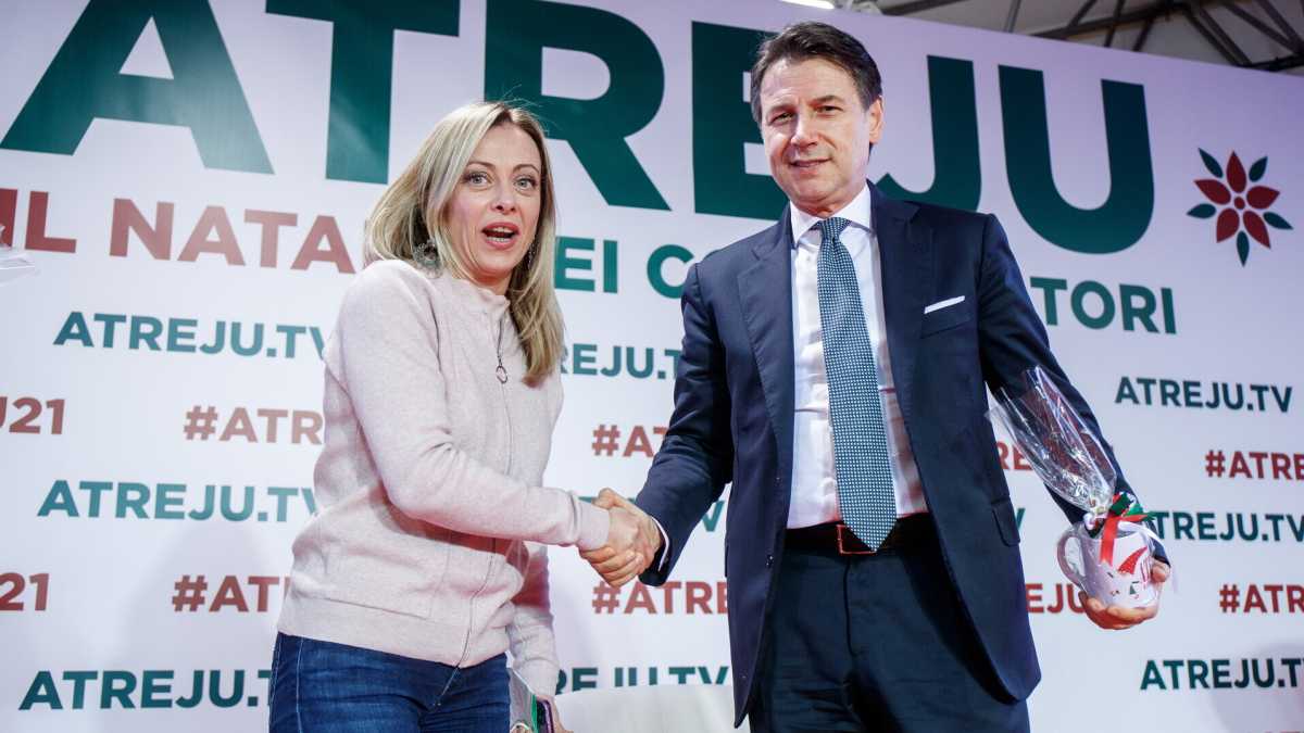 Immagine di Sul Mes Giorgia Meloni e Giuseppe Conte sono uguali e interscambiabili