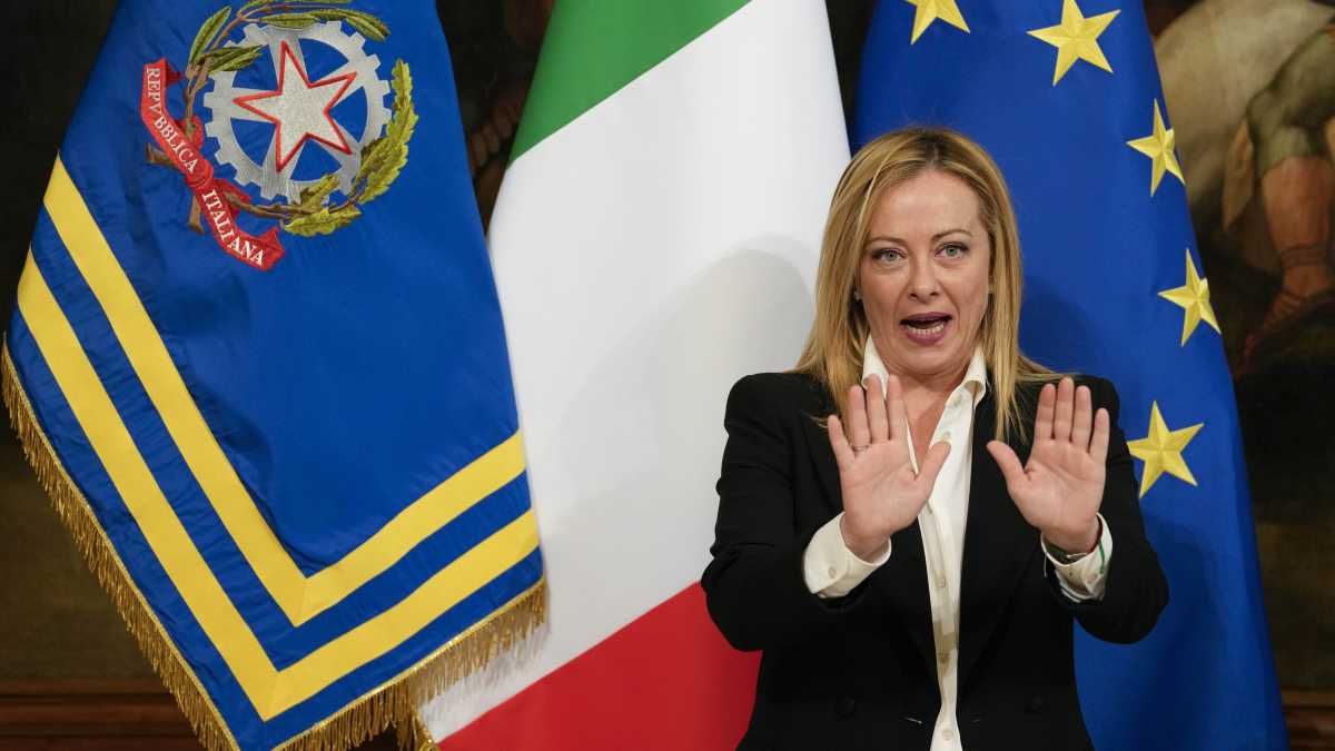 Immagine di Meloni contatta Draghi dopo l’attacco in Aula: “Caro Mario, non volevo attaccarti”