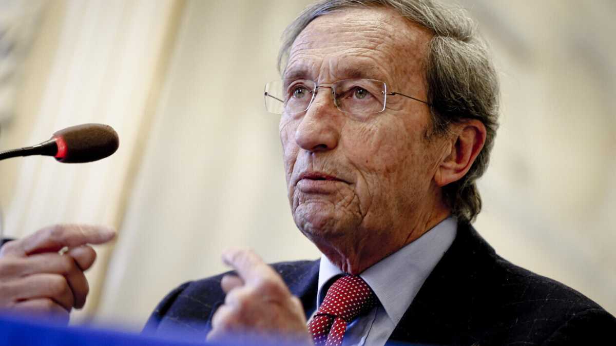 Immagine di Fini difende Meloni contro tutti: "Premierato legittimo. Il Mes lo approverà"