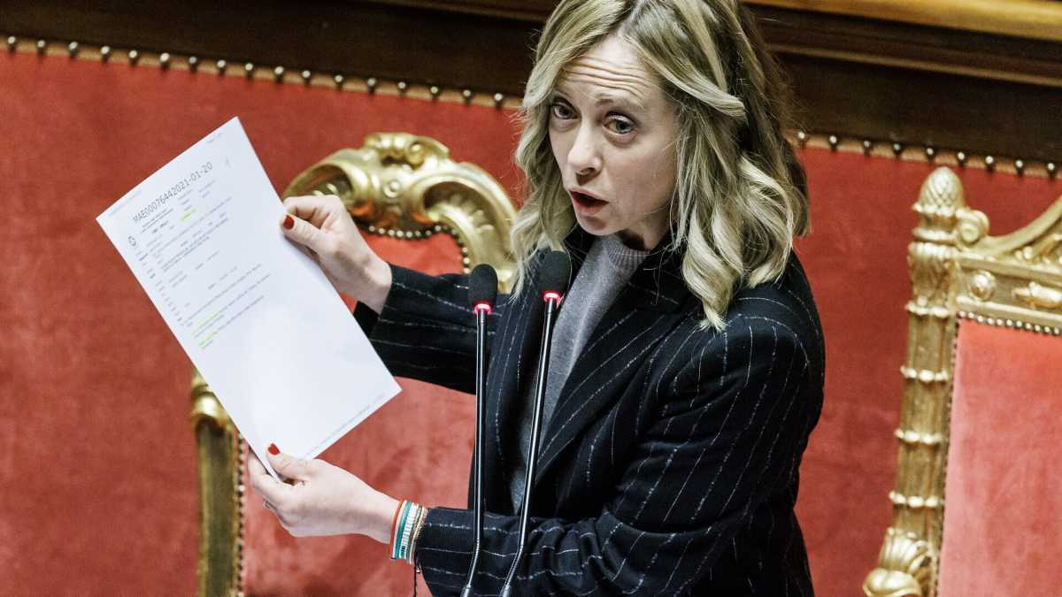 Immagine di Meloni si scusa con Draghi e ai fondi dice: "Io e lui siamo amici". L'Albania boccia il Trattato sui migranti