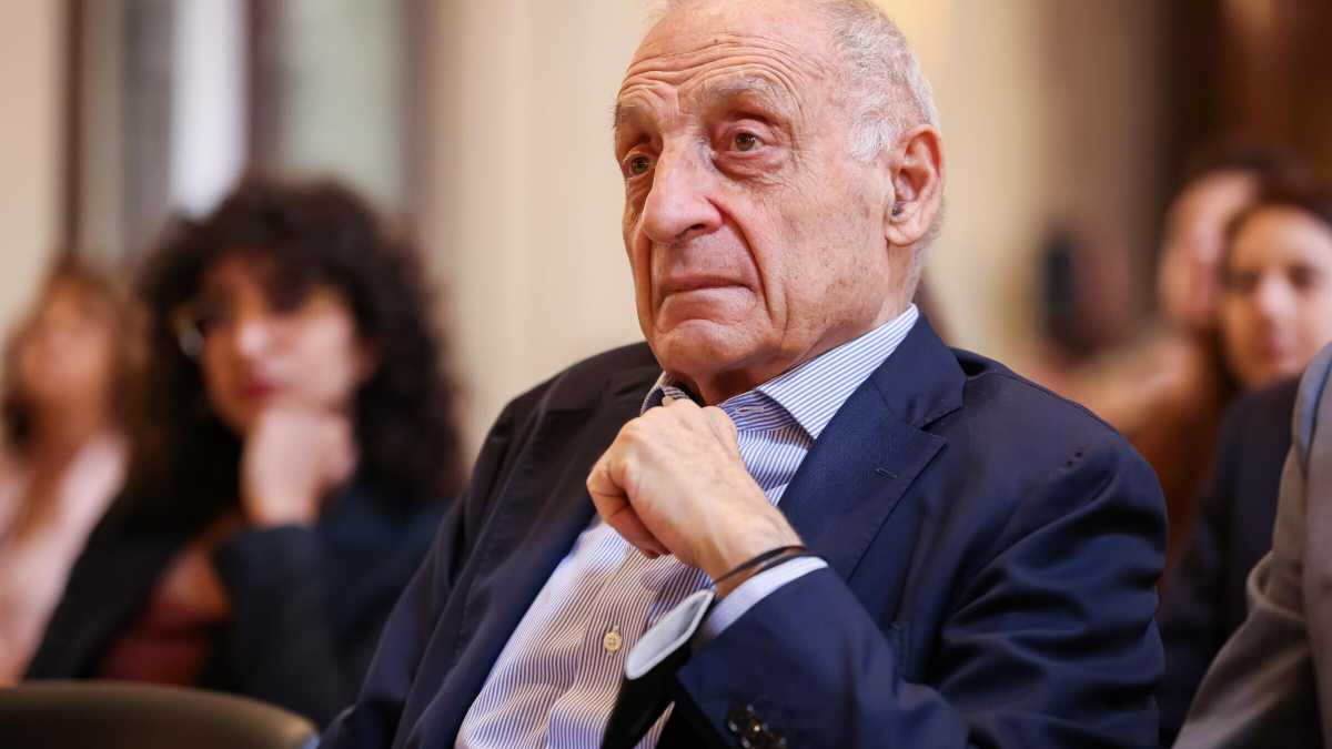 Immagine di “La politica serve a governare, non a dire come si deve pensare”. Parla l'ex sindaco di Milano Borghini