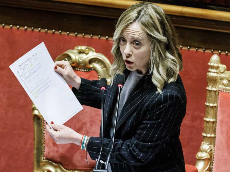 Meloni si scusa con Draghi e ai fondi dice: "Io e lui siamo amici". L'Albania boccia il Trattato sui migranti