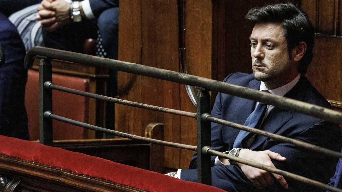 Immagine di Abbracci e selfie: Giambruno saluta Pier Silvio