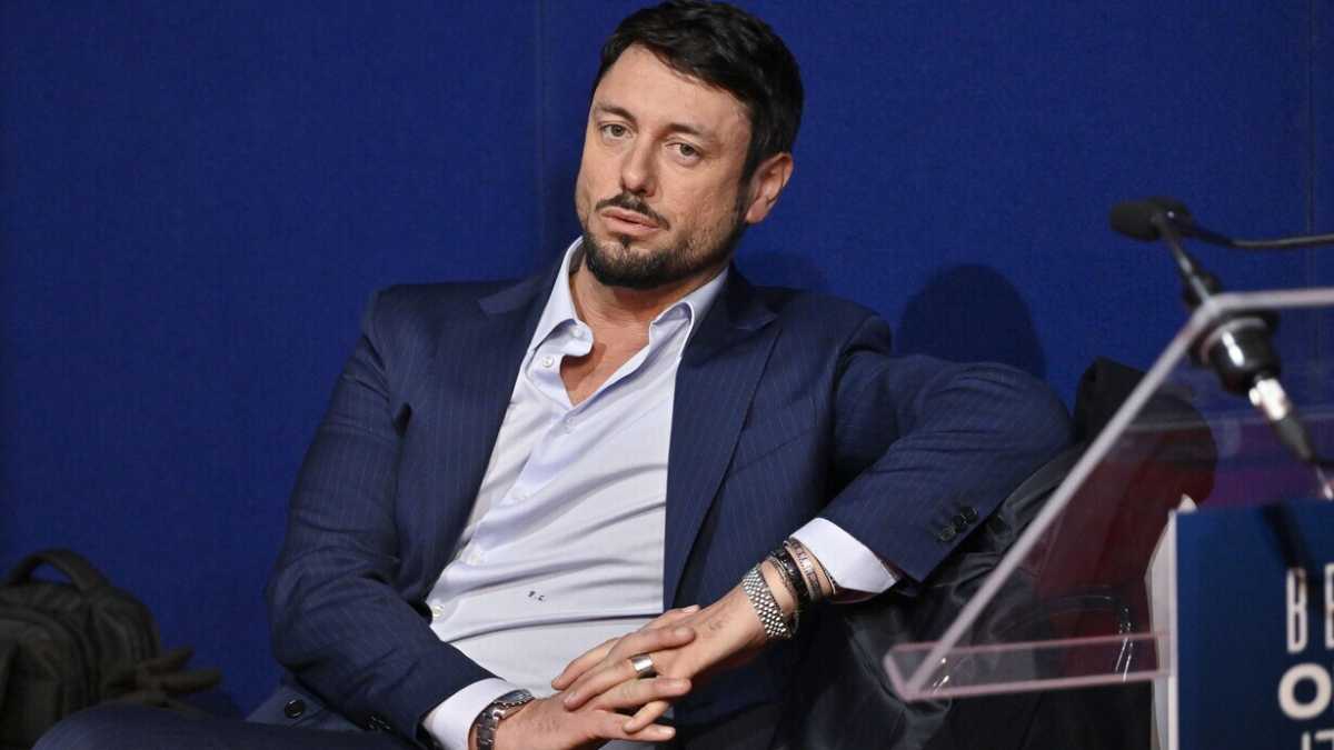 Immagine di Altro che ministri, ad Atreju la notizia è Andrea Giambruno