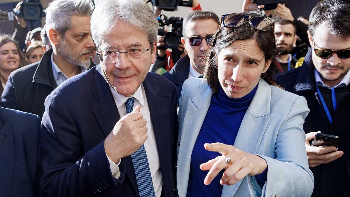 Immagine di Vecchio cinema Schlein. L'anti Atreju serve a incoronare Gentiloni leader