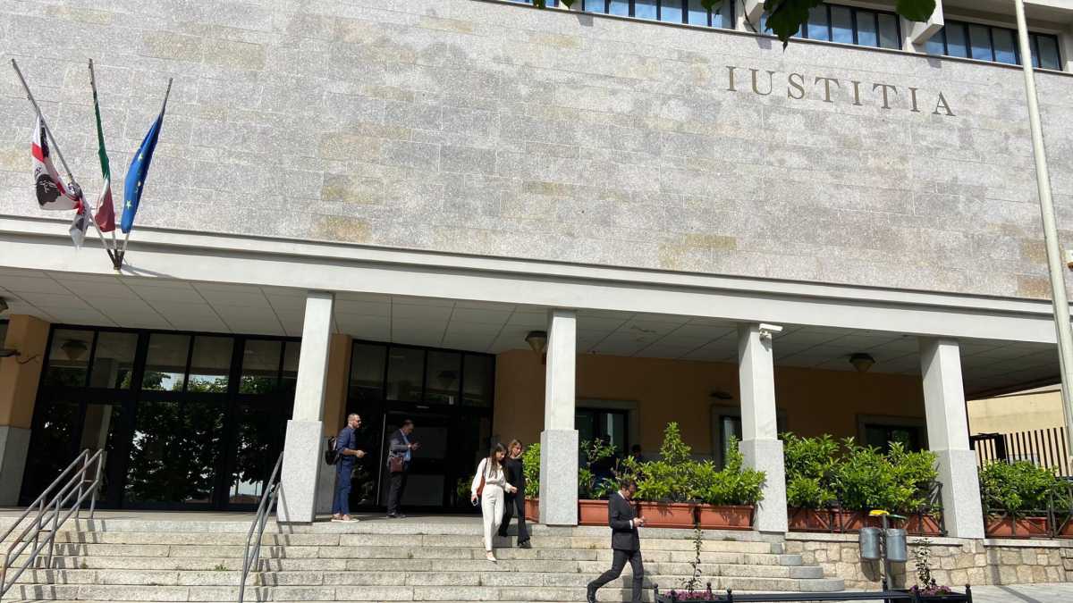 Immagine di È violenza, difendendosi o meno con i denti da un rapporto orale. Un’ovvietà a processo