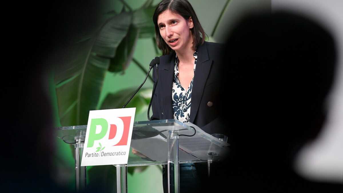Immagine di Tra Prodi e Ferragni, Schlein non sa ancora se candidarsi alle Europee