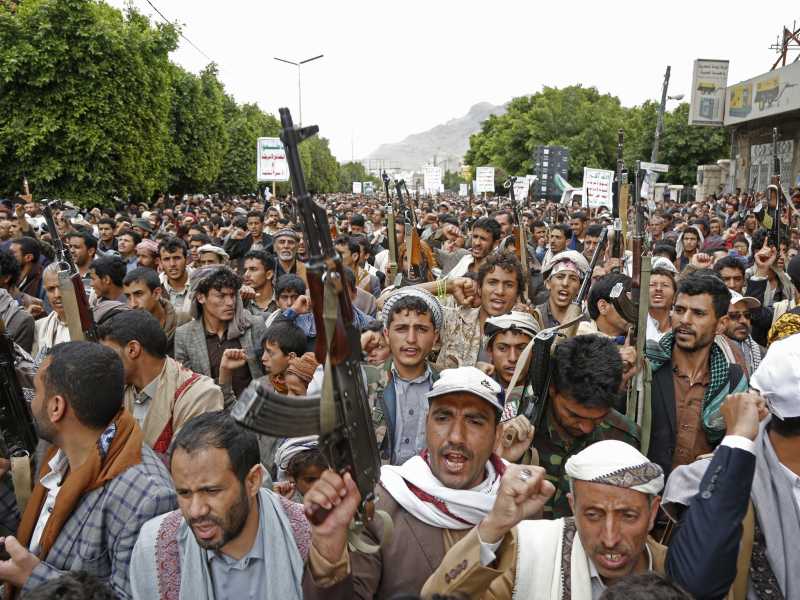  Sostenitori degli houthi a Sanaa in Yemen (foto LaPresse)