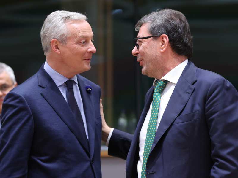 Bruno Le Maire e Giancarlo Giorgetti a Bruxelles (Dursun Aydemir/Anadolu Agency via Getty Images)&nbsp;<br />