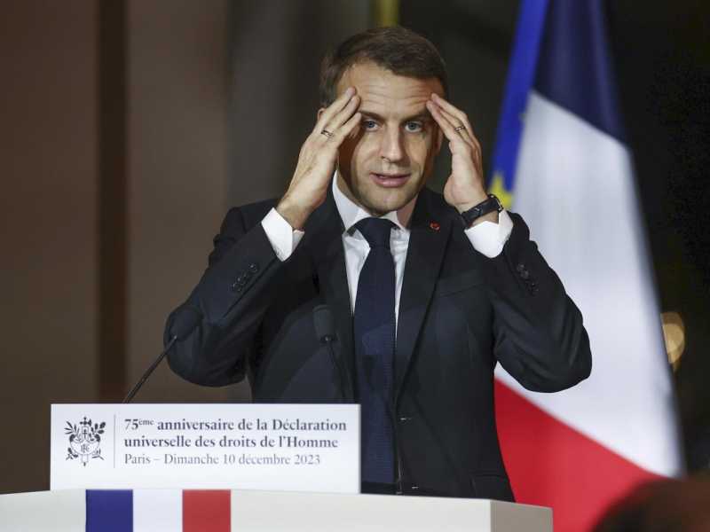 La legge sui migranti apre una voragine nella Macronia