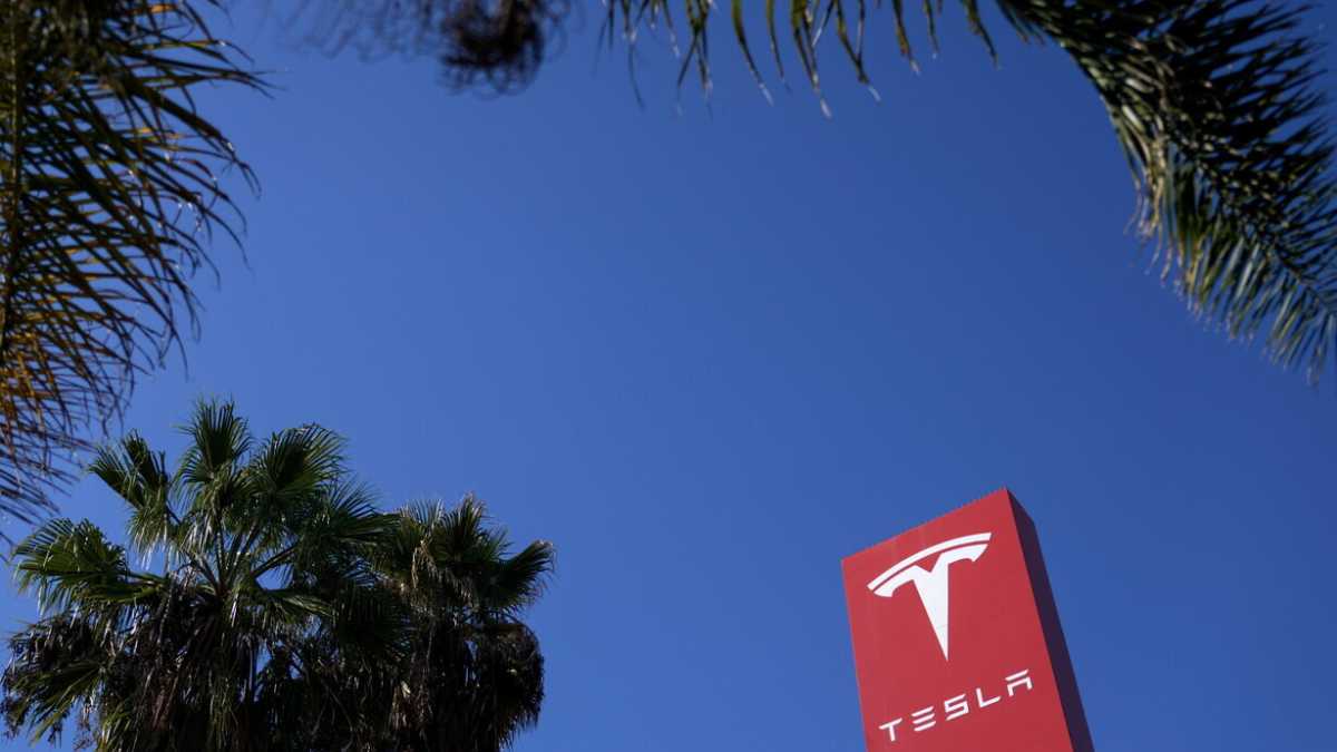 Immagine di Tesla ritira due milioni di veicoli: l'autopilota è ancora prematuro