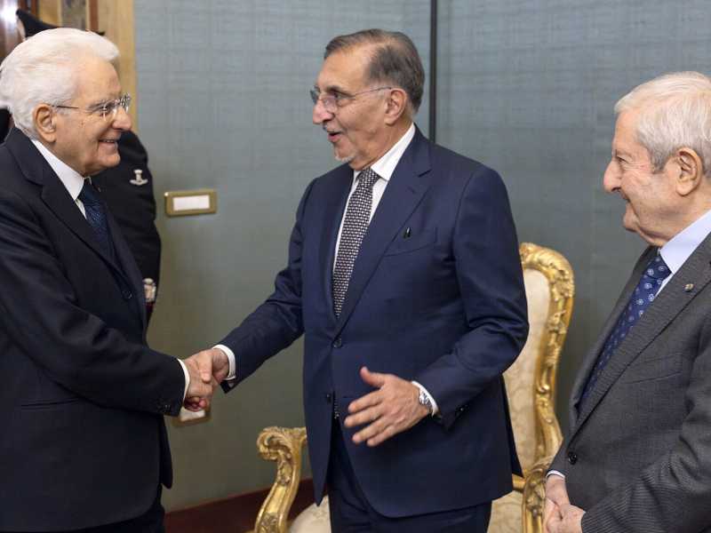Mattarella tra Musk e La Russa, cartoline dagli auguri del Quirinale