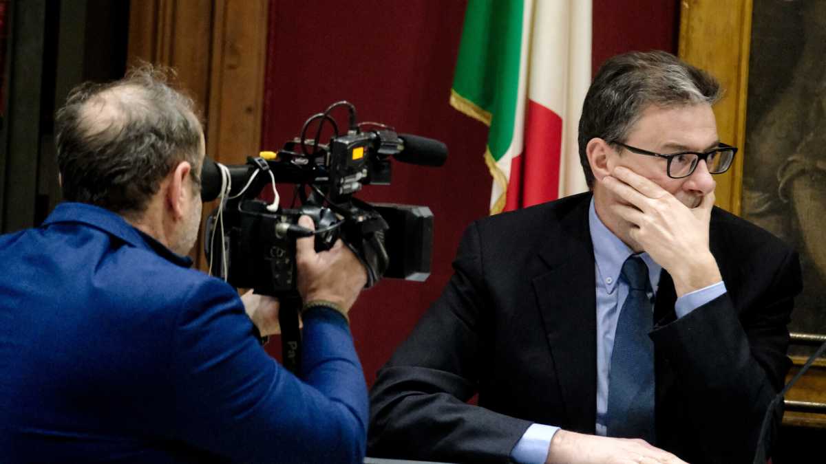 Immagine di Giorgetti sul lettino