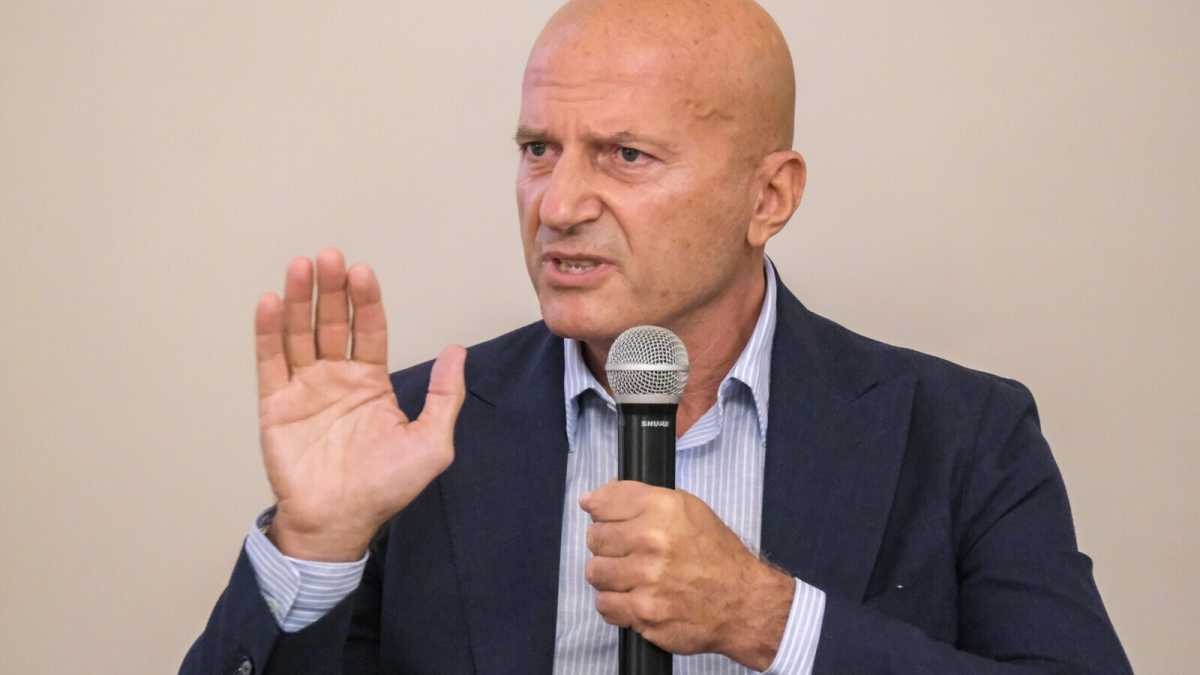 Immagine di Mediaset manda via Minzolini perché poco invasato nella rete invasata
