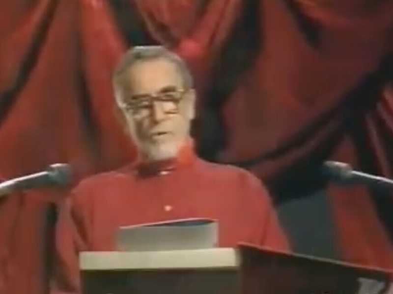 Vittorio Gassman legge le analisi cliniche/ Screenshot from YouTube&nbsp;