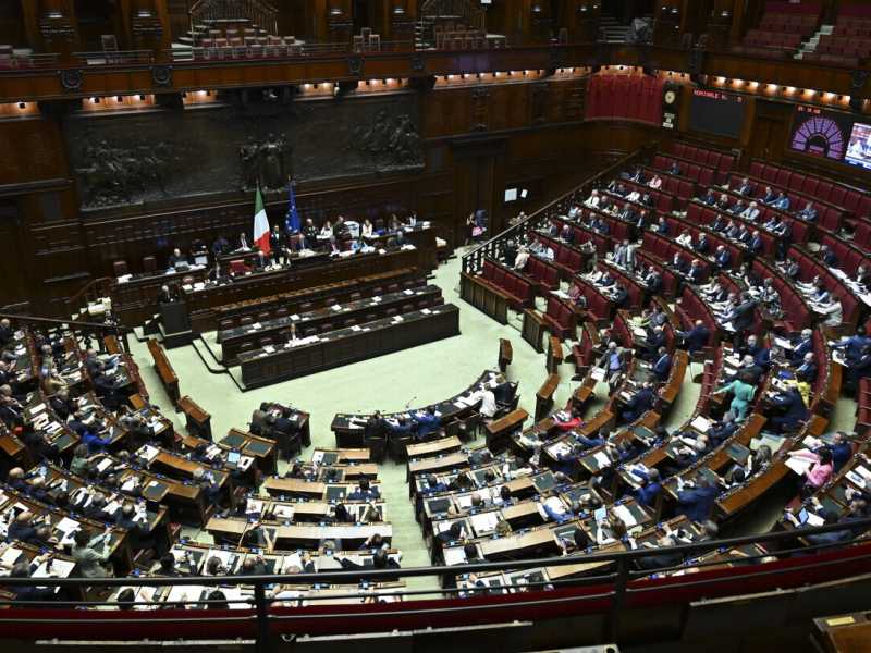 Renzi, Conte, Calenda e gli sbuffi del populismo sui redditi