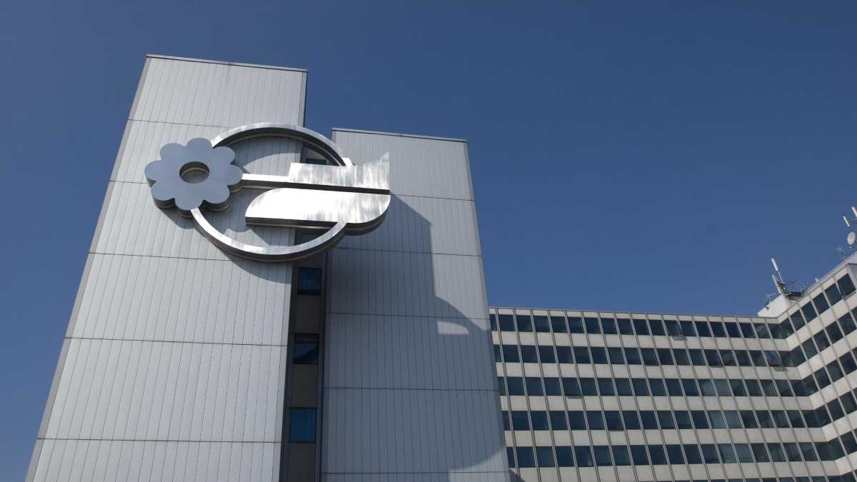 Immagine di Lo storico sorpasso di Mediaset sulla Rai chiude una lunga guerra civile. Il sogno di D’Alema