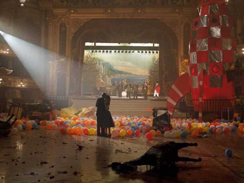 Una scena iconica di Il filo nascosto (Phantom Thread), film del 2017 scritto, diretto e co-prodotto da Paul Thomas Anderson <br />