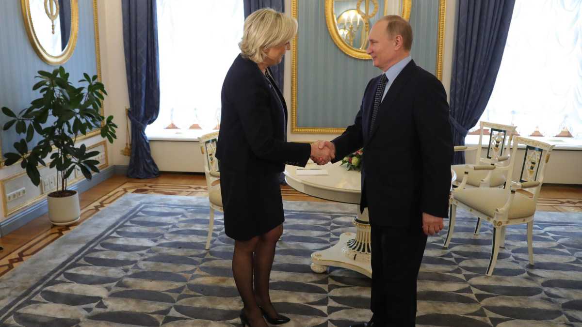 Immagine di Il filo che lega Putin a Le Pen