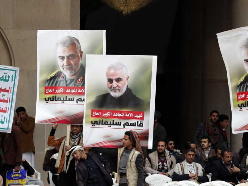 &nbsp;Folla per l'anniversario dell'uccisione di Qassem Soleimani nel 2022 - foto Ansa