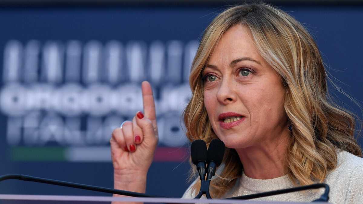 Immagine di Meloni pronta alla sfida tv con Schlein: indizi per la candidatura alle europee