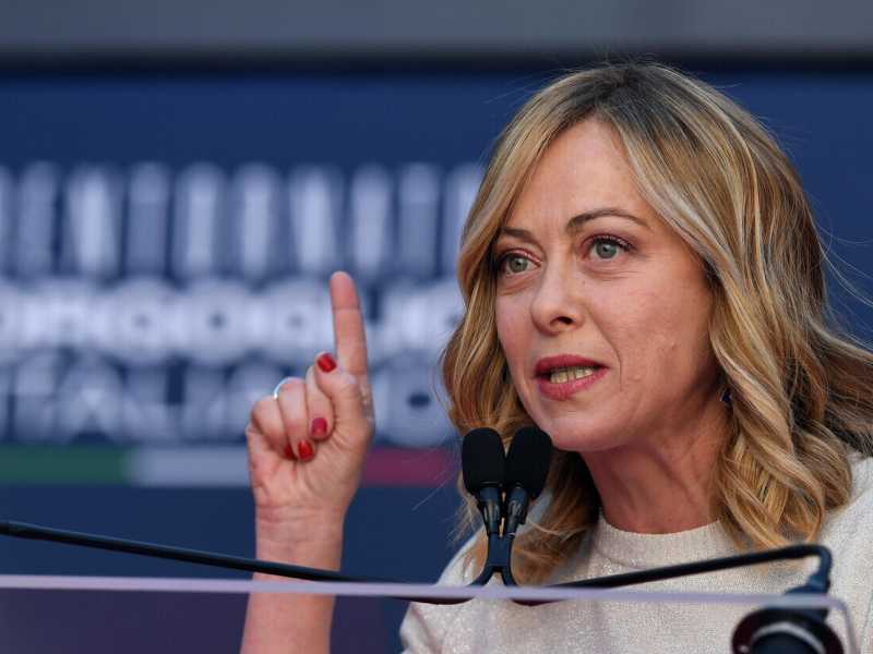 Meloni pronta alla sfida tv con Schlein: indizi per la candidatura alle europee