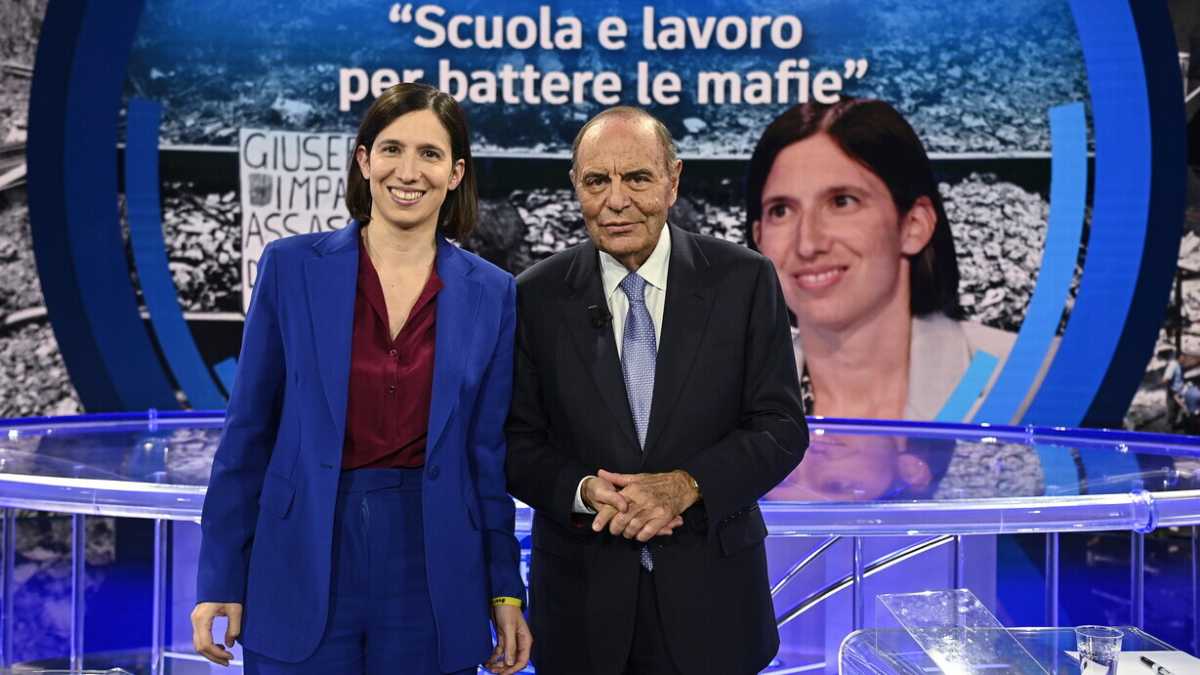 Immagine di Meloni sfida Schlein in tv e alle Europee. Nel Pd Boccia la spinge. Lei ancora tentenna