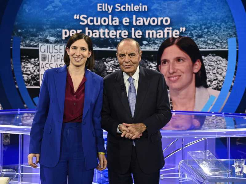 Meloni sfida Schlein in tv e alle Europee. Nel Pd Boccia la spinge. Lei ancora tentenna