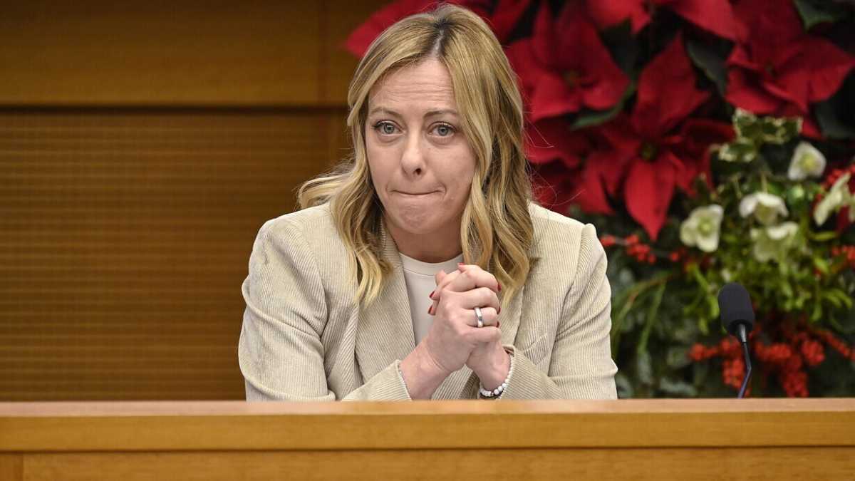 Immagine di Meloni non deve confessare proprio niente: il ricatto è politica