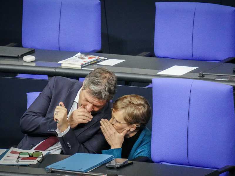 Il ministro tedesco Robert Habeck e Franziska Brantner, segretaria di stato all'Economia (Foto di Kay Nietfeld via Getty Images) <br />