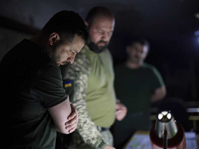 Zelensky a Severodonetsk, dove la ritirata ucraina ha fatto da trappola per contenere i russi