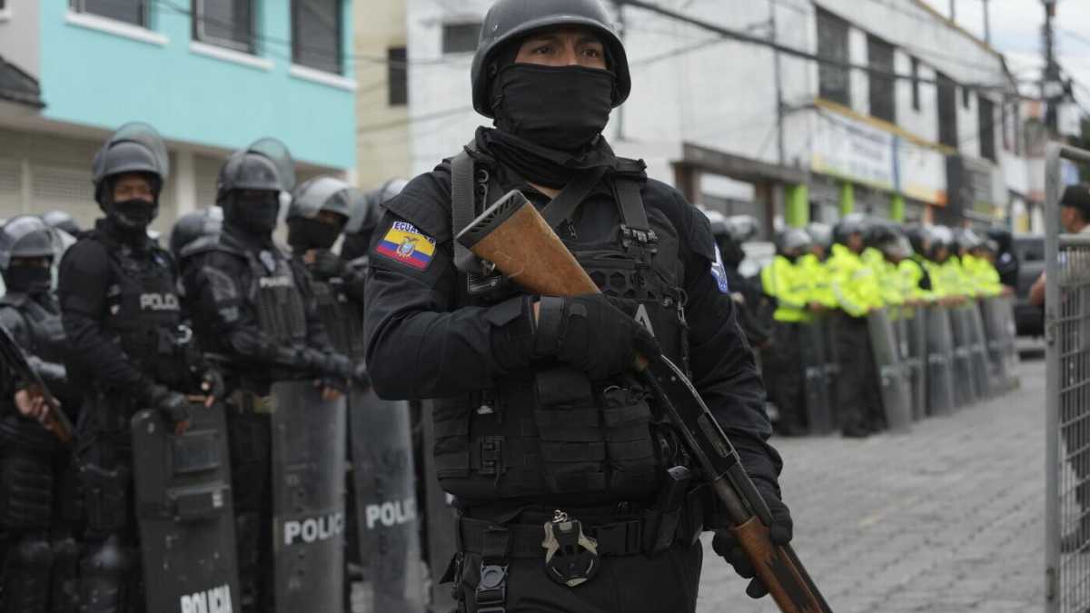 Immagine di Evasioni, proteste, saccheggi. In Ecuador è stato decretato lo stato di emergenza per l’intero paese