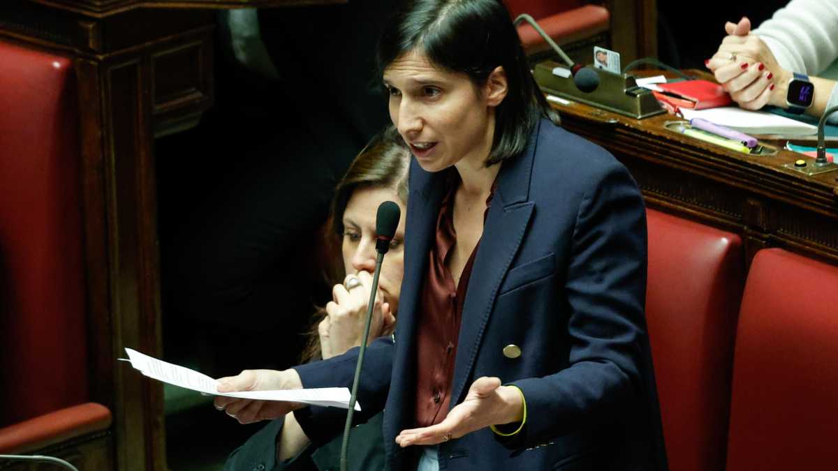 Immagine di Le priorità di Schlein: Acca Larentia prima di Kyiv. Conte felice