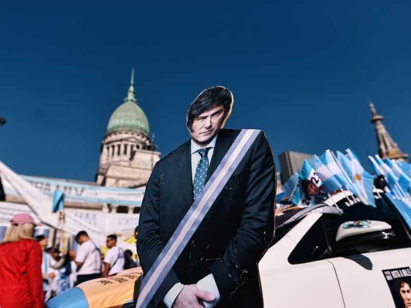 &nbsp;Un cartonato di Javier Milei in Argentina - foto Ansa