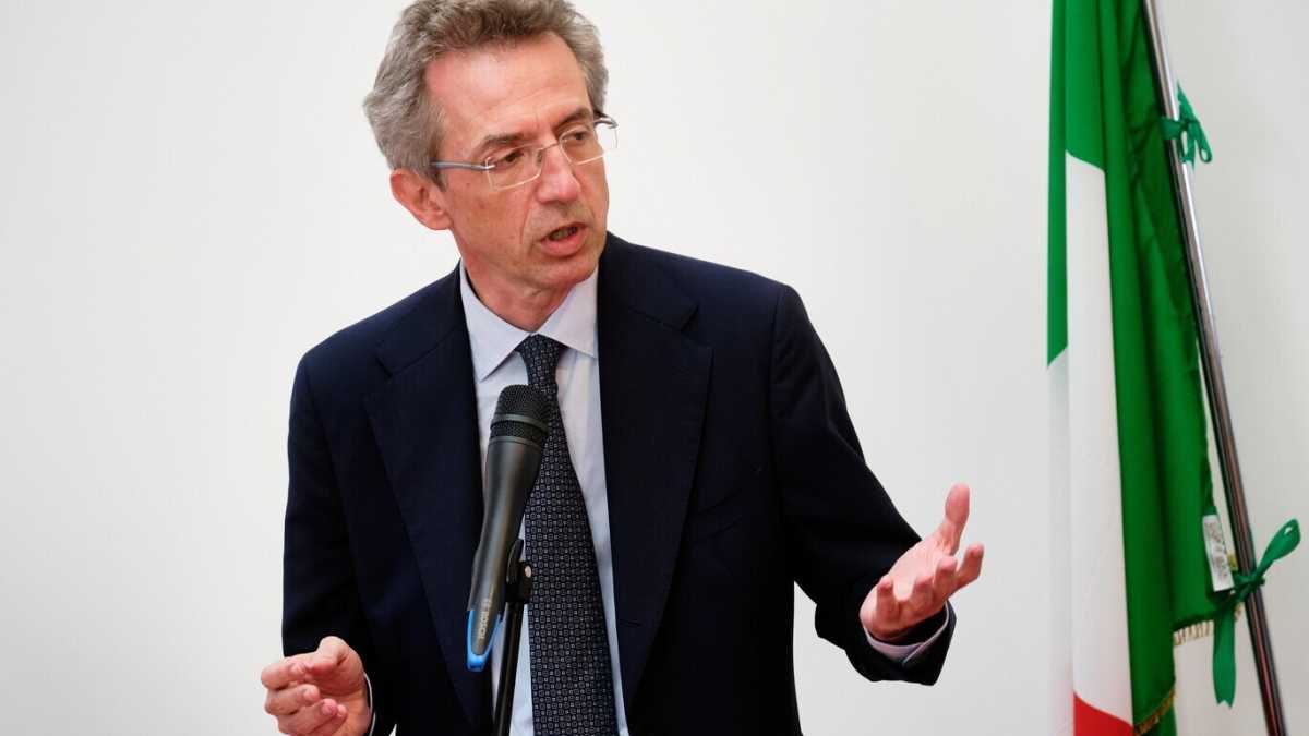 Immagine di Il sindaco di Napoli Manfredi: "Non è con l'abuso d'ufficio che si ottiene trasparenza e legalità"