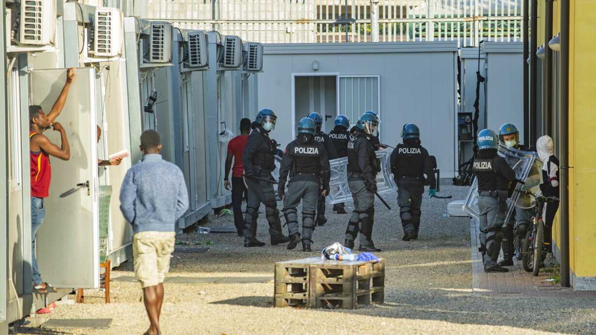 Immagine di Il Cpr "disumano" di via Corelli è un monito per il governo Meloni