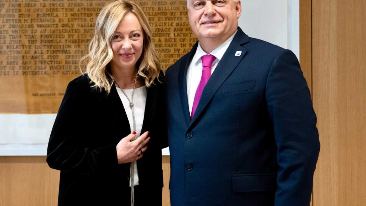 Immagine di Meloni fa da ponte tra l’Ue e Orbán e ha molte carte da giocare