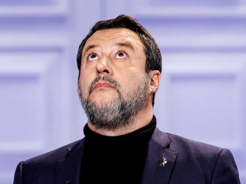 La resistenza di Salvini. Lotta ancora per la Sardegna con Meloni (e pure con il Corriere di Cairo)
