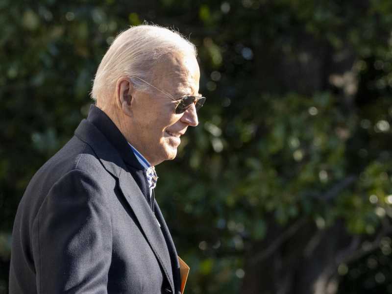 Attacchi di America e alleati contro gli houthi. Biden: "Non esiteremo" a prendere ulteriori misure