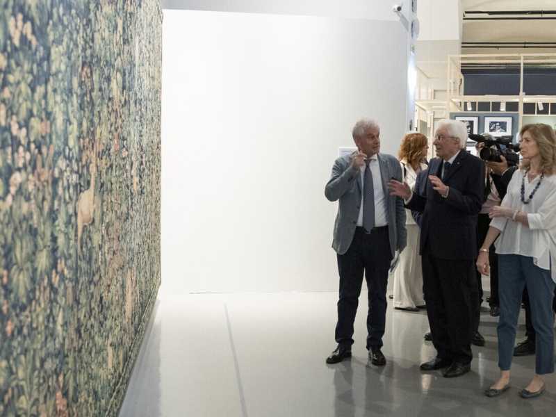 &nbsp;Una delle opere della mostra dedicata a Calvino durante la visita di Mattaerella - foto Ansa