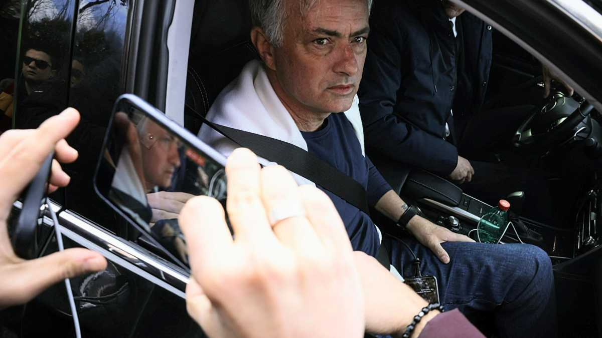 Immagine di Le lacrime della politica per l'esonero di Mourinho