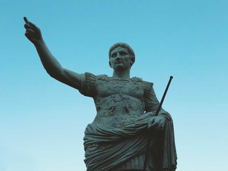  Statua di Giulio Cesare - foto Unsplash