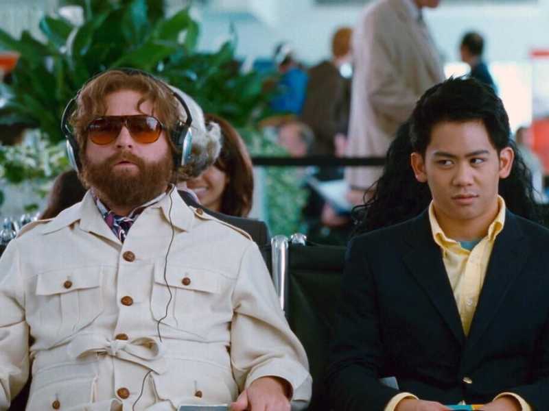 Alan Garner (Zach Galifianakis) in una scena di Una notte da leoni 2 (The Hangover Part II), commedia del 2011 diretta da Todd Phillips <br />