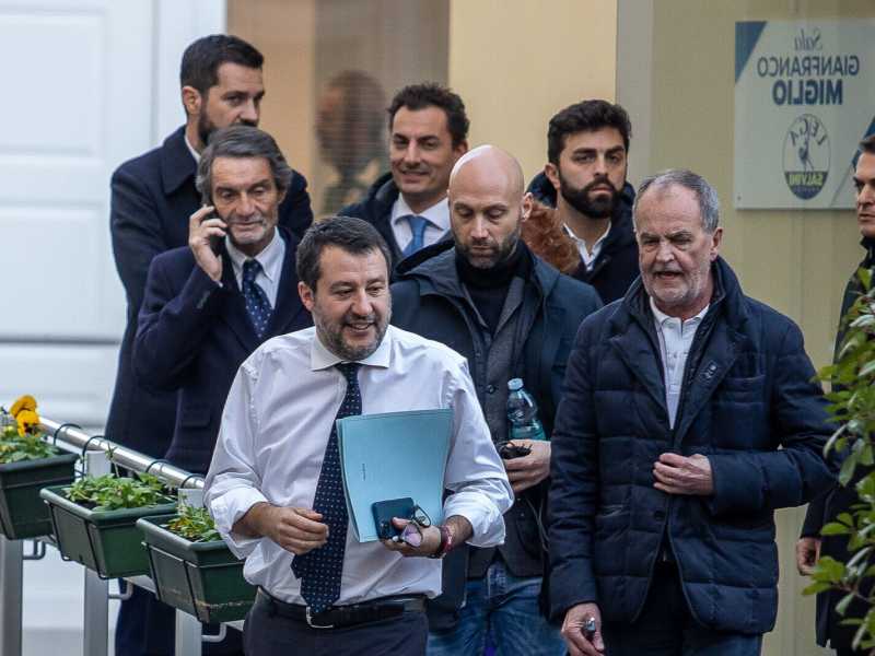 Salvini contro Meloni: "Regionali sono un casino. FdI ci picchia ovunque". I governatori lo rimbalzano