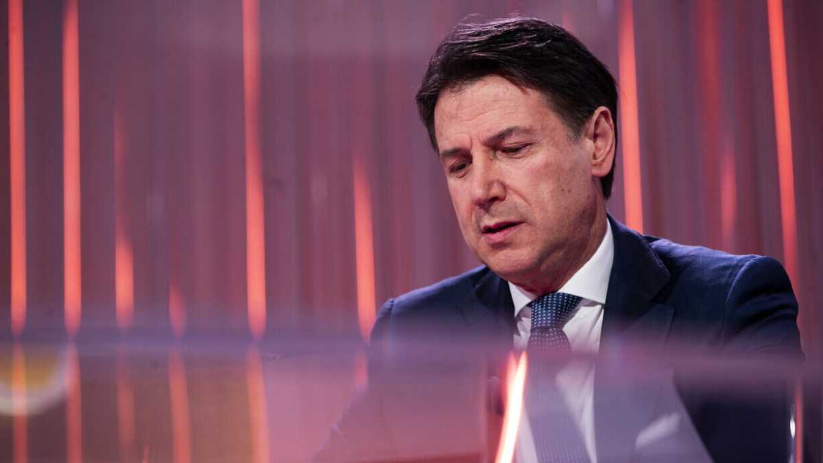 Immagine di Le europee (con l'ombra di Dibba), i dubbi dei big del M5s: anche Conte ha le sue grane interne