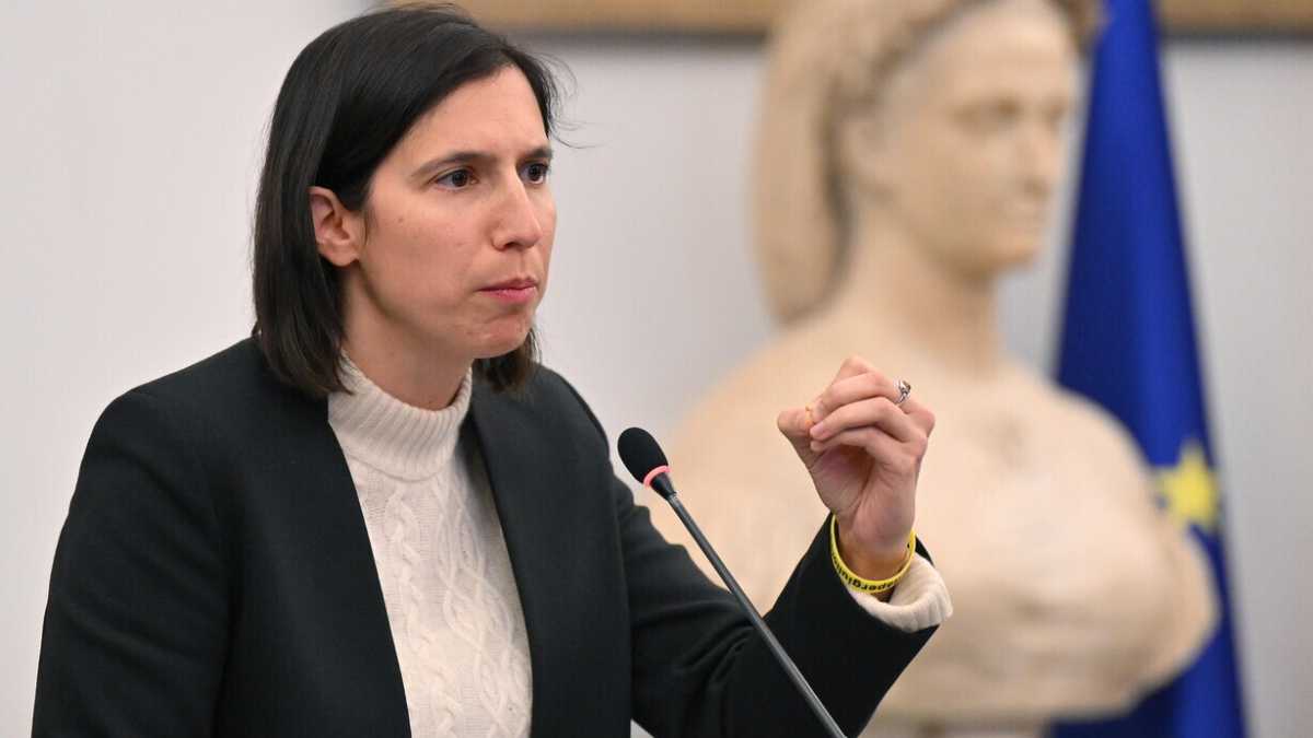 Immagine di "Non candidarti, Elly". Nel Pd si ipotizza già il dopo Schlein