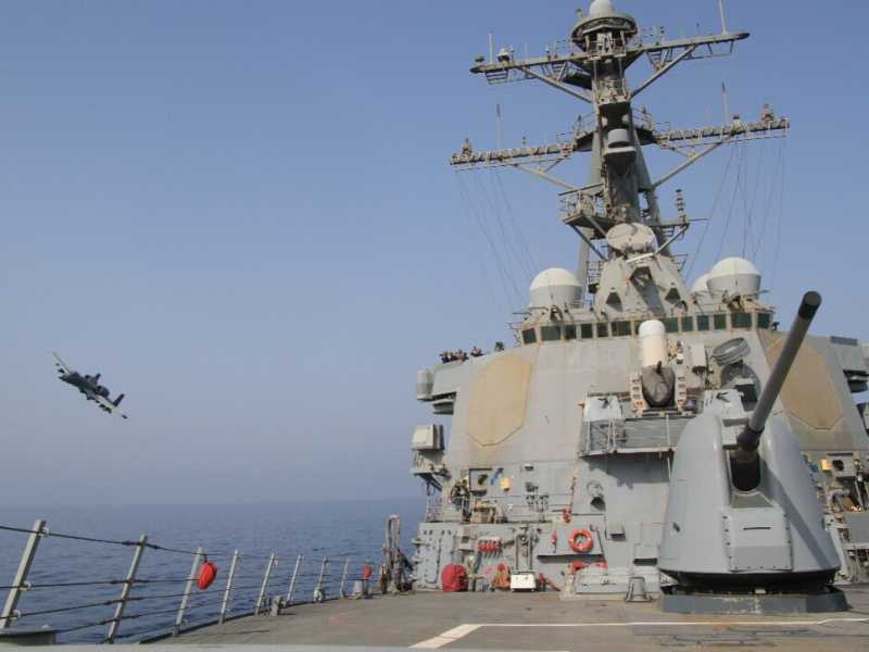  L'americana USS Stathem nel Golfo dell'Oman (foto Centcom)