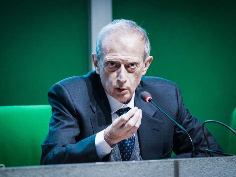Piero Fassino: “Decida Schlein se candidarsi o no; Meloni vuole un referendum su di sé”