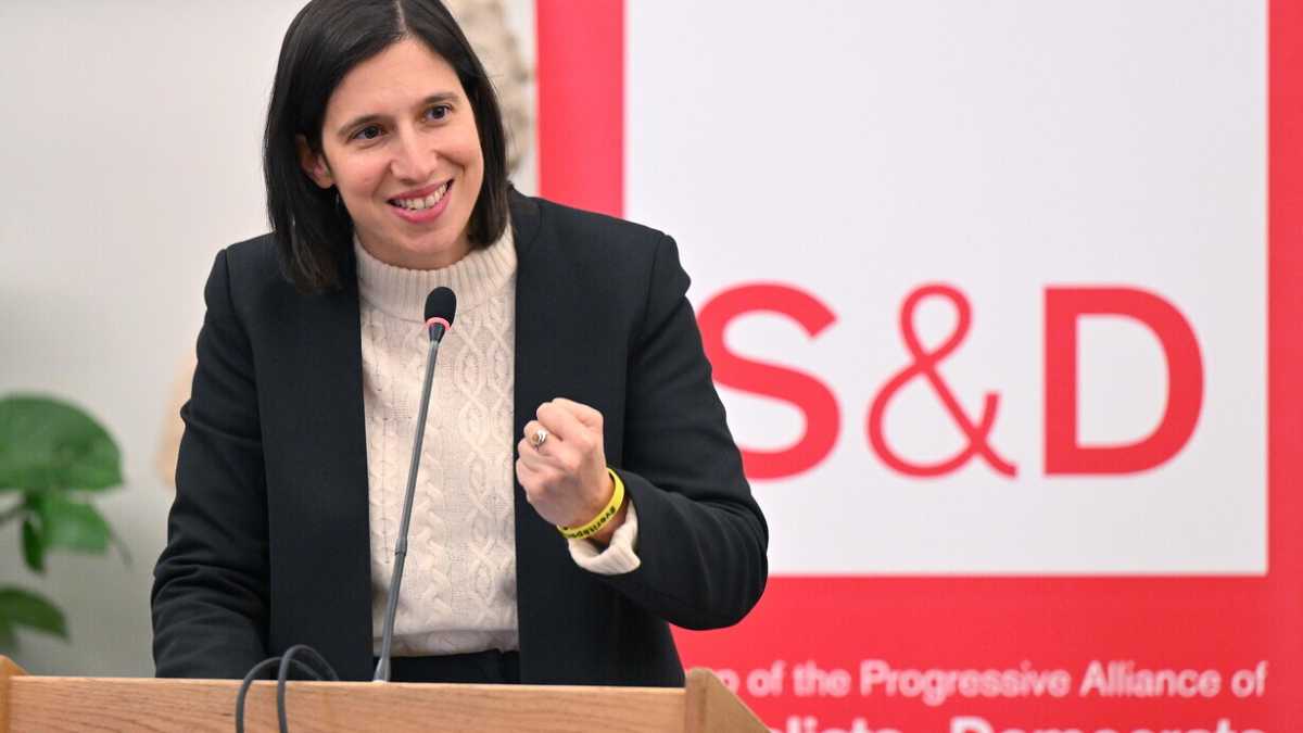 Immagine di Schlein si candida alle europee? “Roba da Berlusconi”, dicono i socialisti